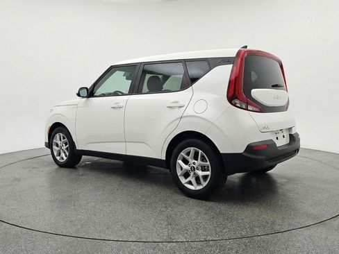 Used 2025 Kia Soul LX w/ LX Technology Package FWD image 6