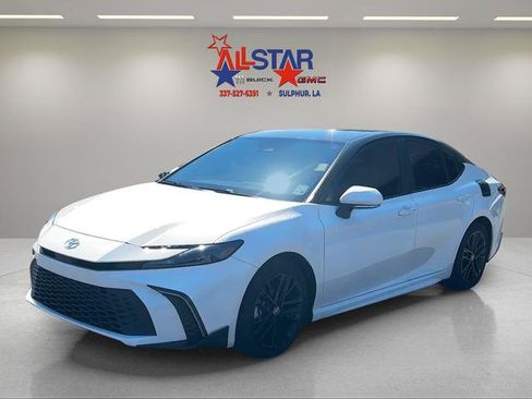 Used 2026 Toyota Camry SE FWD image 3