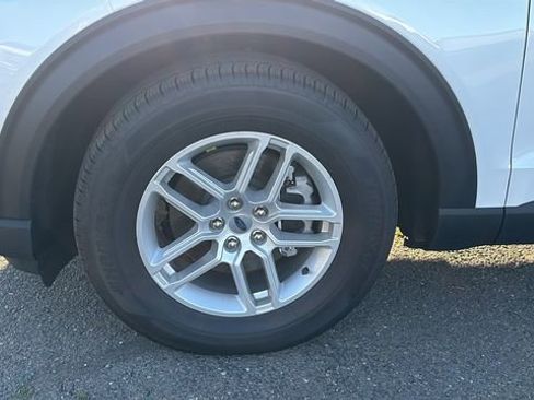 New 2026 Ford Explorer Active RWD image 8