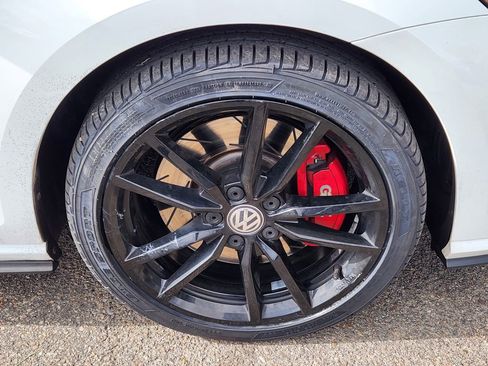 Used 2019 Volkswagen GTI SE image 13