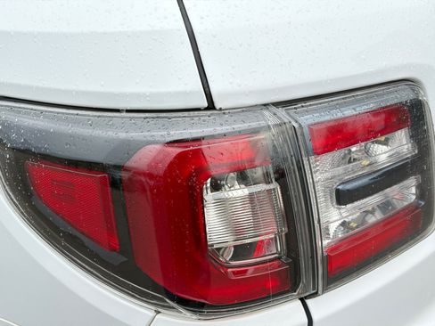 Used 2016 GMC Acadia SLT w/ Open Road Package FWD image 26