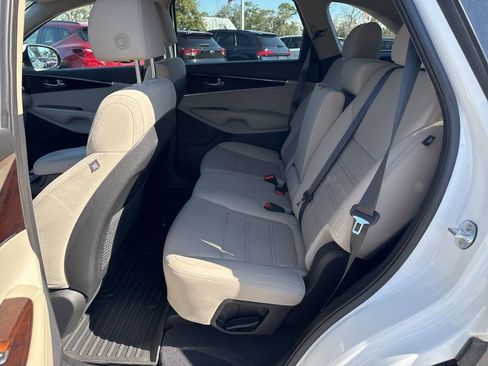 Used 2018 Kia Sorento LX image 7
