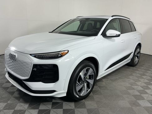 Used 2025 Audi Q6 e-tron Premium Plus w/ Premium Plus AWD/4WD image 4