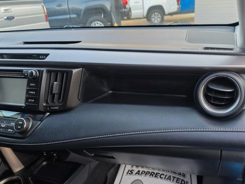 Used 2018 Toyota RAV4 XLE w/ All Weather Liner Package FWD image 28