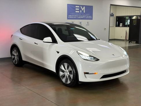 Used 2021 Tesla Model Y Long Range AWD/4WD image 2