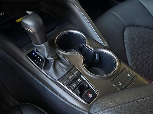 Used 2022 Toyota Camry XSE FWD image 18