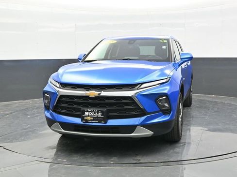 Used 2025 Chevrolet Blazer LT AWD/4WD image 2