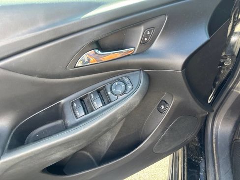 Used 2017 Chevrolet Volt LT FWD image 12