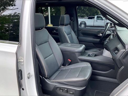 Used 2022 GMC Yukon SLT w/ SLT Premium Package AWD/4WD image 7