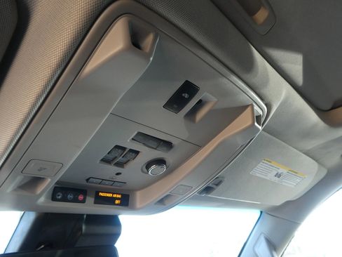 Used 2019 Cadillac Escalade ESV Luxury image 25