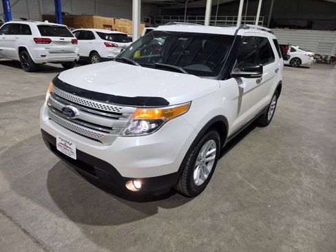 Used 2013 Ford Explorer XLT AWD/4WD image 2