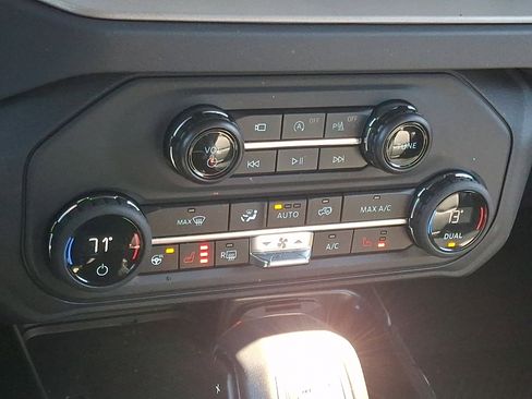 Used 2025 Ford Bronco Outer Banks image 16