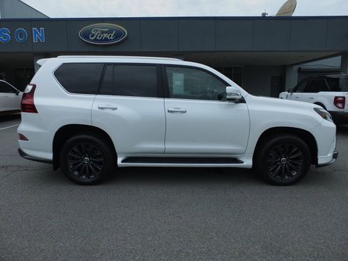 Used 2020 Lexus GX 460 Luxury w/ Luxury Sport Package AWD/4WD image 2