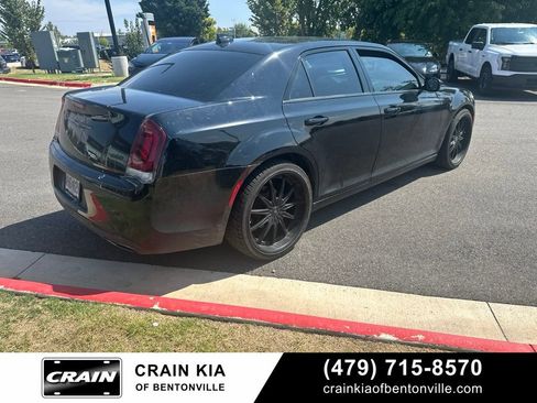Used 2022 Chrysler 300 Touring w/ Sport Appearance Package RWD image 4