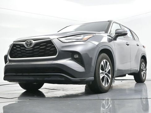 Used 2022 Toyota Highlander XLE FWD image 54