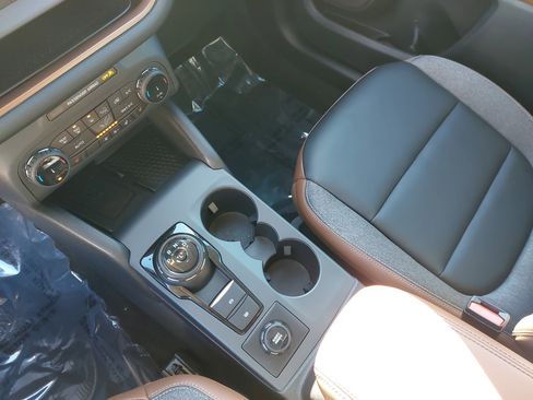 Used 2024 Ford Bronco Sport Outer Banks w/ Tech Package image 26