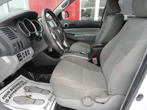 Used 2014 Toyota Tacoma 4x4 Double Cab w/ SR5 Package image 9