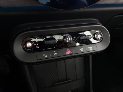 Used 2025 MINI Cooper 2-Door Hardtop FWD image 30