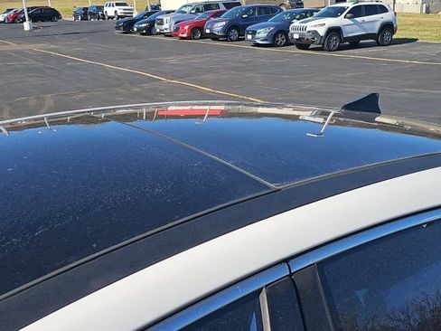 Used 2017 Kia Cadenza Premium w/ Luxury Package image 5