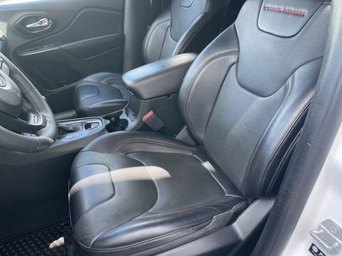 Used 2022 Jeep Cherokee Trailhawk w/ Premium Leather Package AWD/4WD image 11