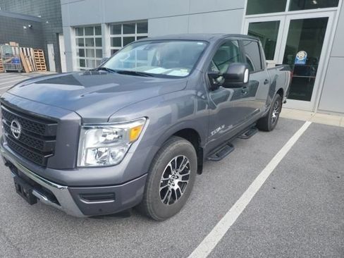 Used 2023 Nissan Titan SV w/ SV Convenience Package AWD/4WD image 2