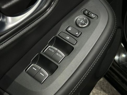 Used 2025 Honda HR-V EX-L image 17