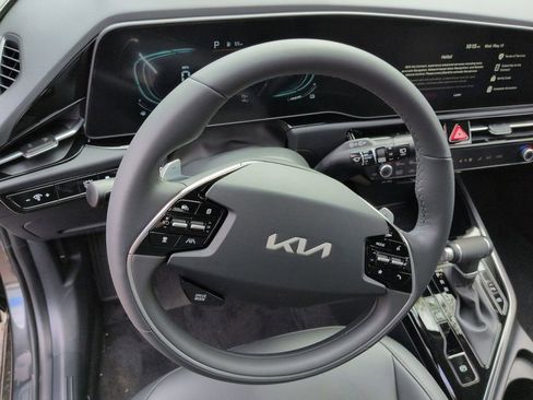 New 2026 Kia Niro EX FWD image 11