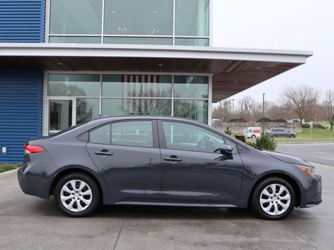 Used 2024 Toyota Corolla LE image 2