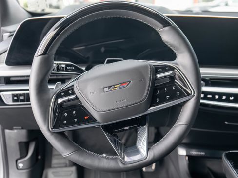 Used 2026 Cadillac Lyriq V AWD/4WD image 13