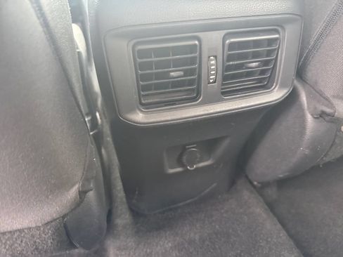 Used 2022 Toyota RAV4 LE AWD/4WD image 19