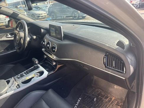 Used 2019 Kia Stinger GT1 image 10