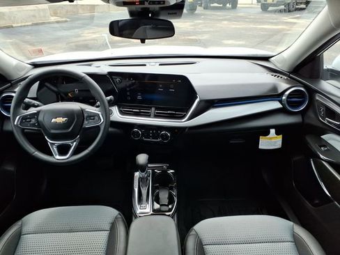 Used 2026 Chevrolet Trax LT w/ LT Convenience Package FWD image 14