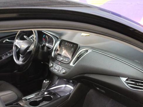 Used 2018 Chevrolet Malibu LT FWD image 12