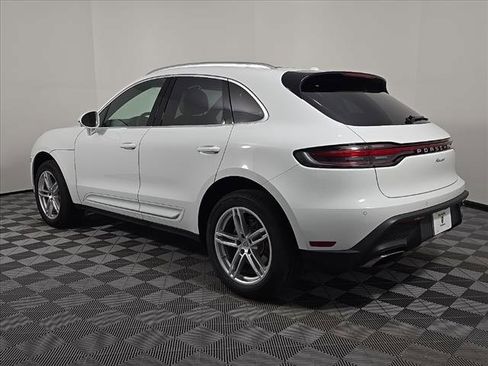 Certified 2025 Porsche Macan image 3