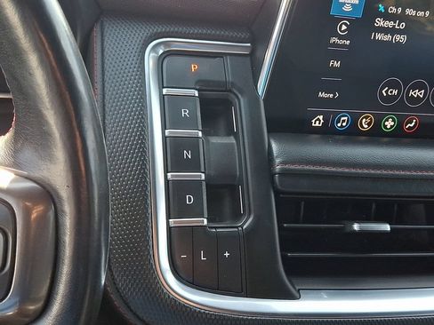 Used 2021 Chevrolet Suburban RST w/ Luxury Package AWD/4WD image 19