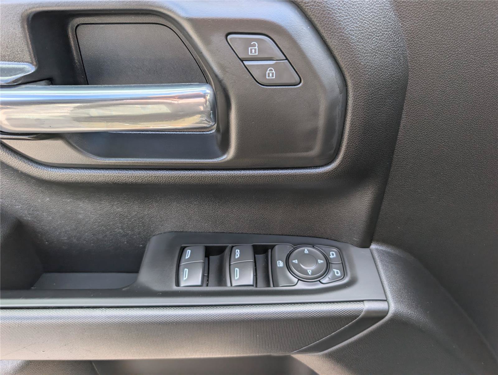 Used 2024 Chevrolet Silverado 1500 Custom w/ Rally Edition AWD/4WD image 18