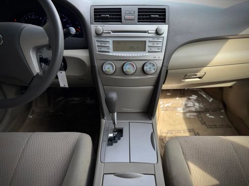 Used 2011 Toyota Camry FWD image 11
