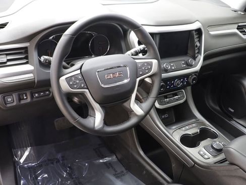 Used 2023 GMC Acadia SLT w/ Technology Package AWD/4WD image 7
