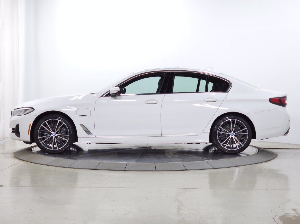 Used 2023 BMW 530e xDrive w/ Premium Package AWD/4WD image 4