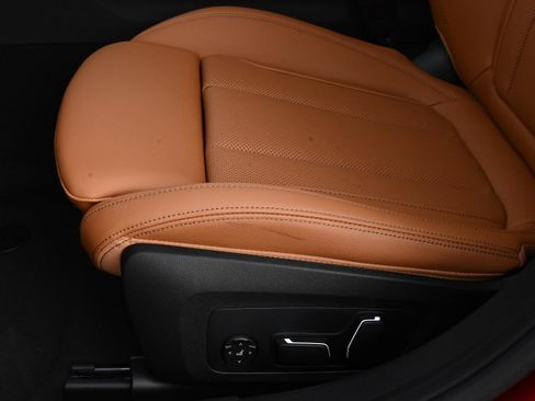 New 2026 BMW 330i Sedan w/ M Sport Package image 24