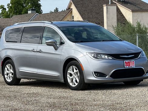 Used 2020 Chrysler Pacifica Limited FWD image 10