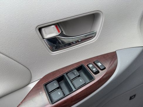 Used 2011 Toyota Sienna XLE image 11