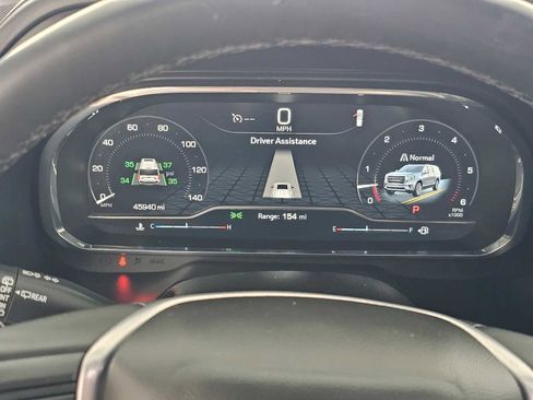 Used 2023 GMC Yukon XL SLT w/ SLT Premium Package image 26