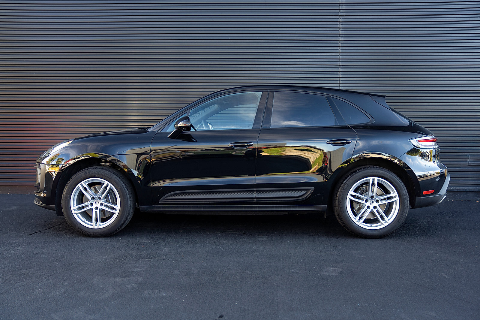 Certified 2026 Porsche Macan AWD/4WD image 2