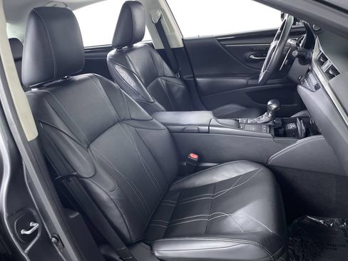 Used 2020 Lexus ES 300h Ultra Luxury w/ Accessory Package 2 FWD image 25