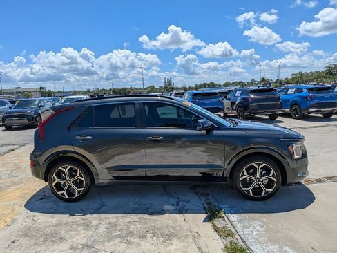 Certified 2025 Kia Niro EX Touring FWD image 8