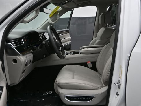 Used 2022 Jeep Grand Wagoneer Series I AWD/4WD image 16