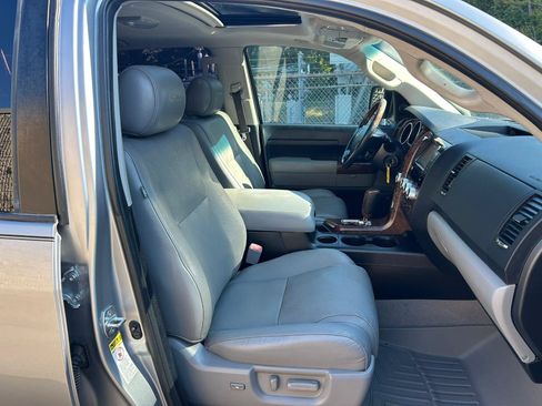 Used 2011 Toyota Tundra Limited w/ Platinum Pkg AWD/4WD image 17