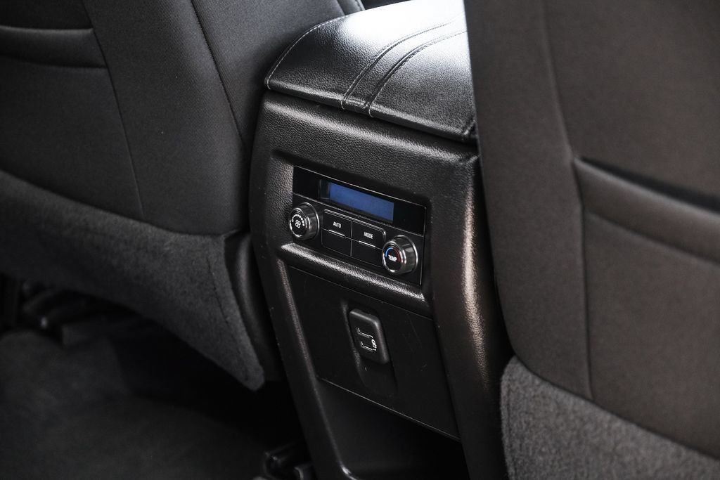 Used 2022 Chevrolet Traverse LT FWD image 38