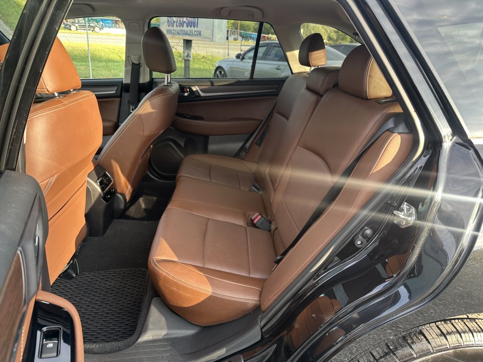 Used 2017 Subaru Outback 3.6R Touring AWD/4WD image 17